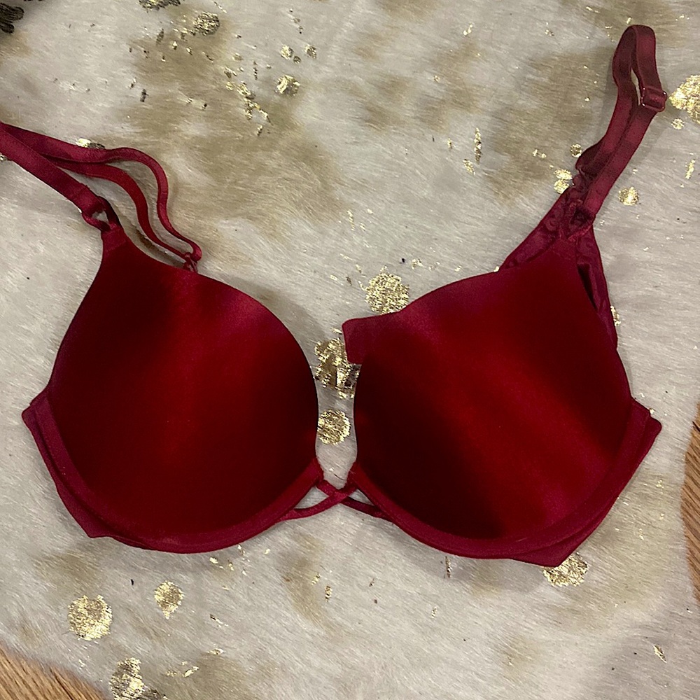 Victoria Secret Bombshell plunge Bra 34A